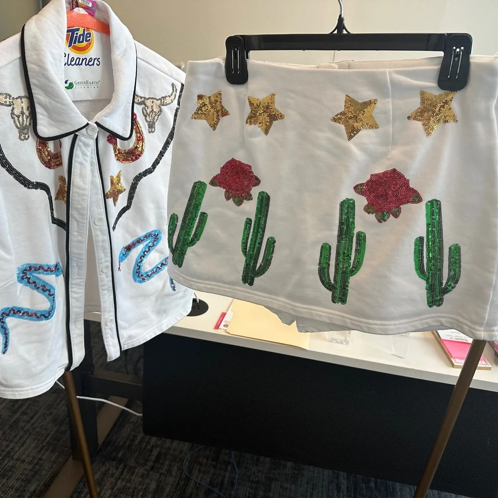 Queen of sparkles white cowgirl Icon. Only worn once and has been dry cleaned. - Picture 1 of 2